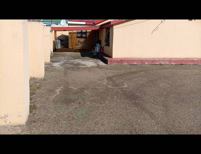 4 BEDROOM HOUSE FOR SALE IN UMLAZI L
